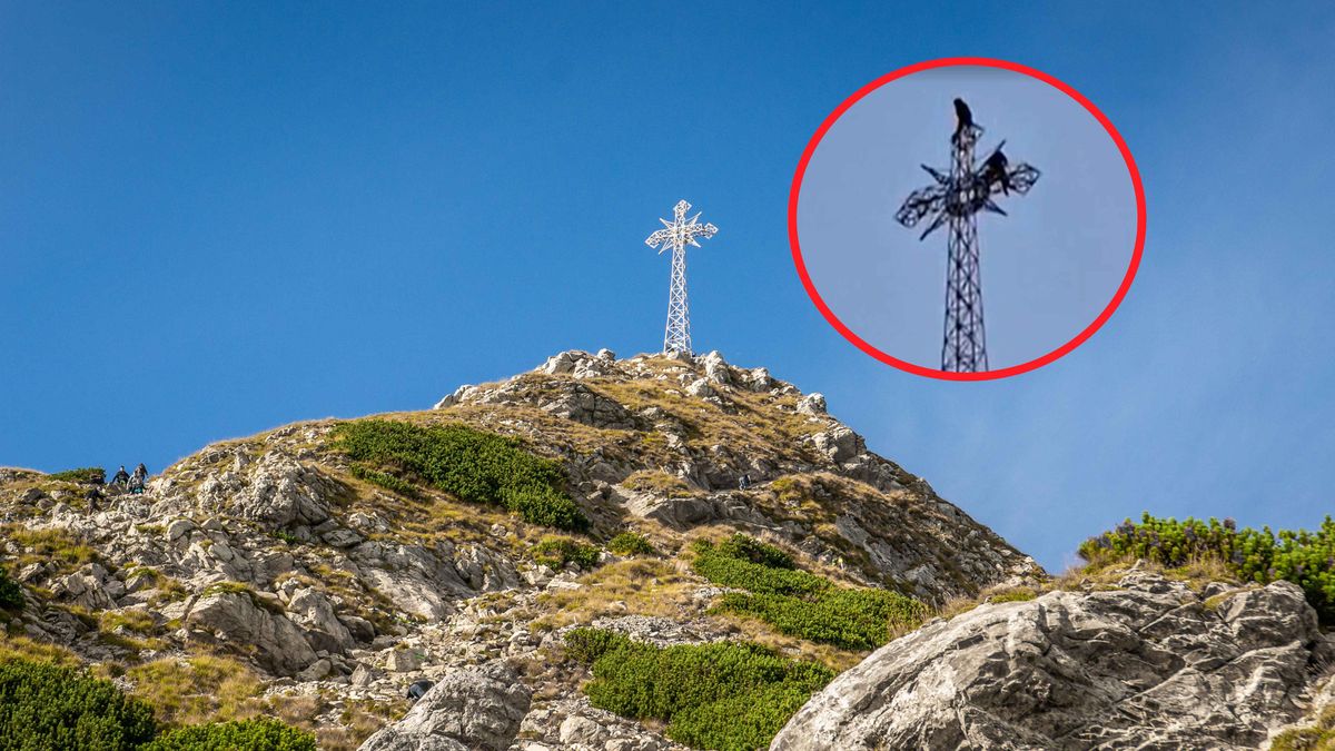 Trzech mężczyzn weszło w niedzielę na krzyż na Giewoncie