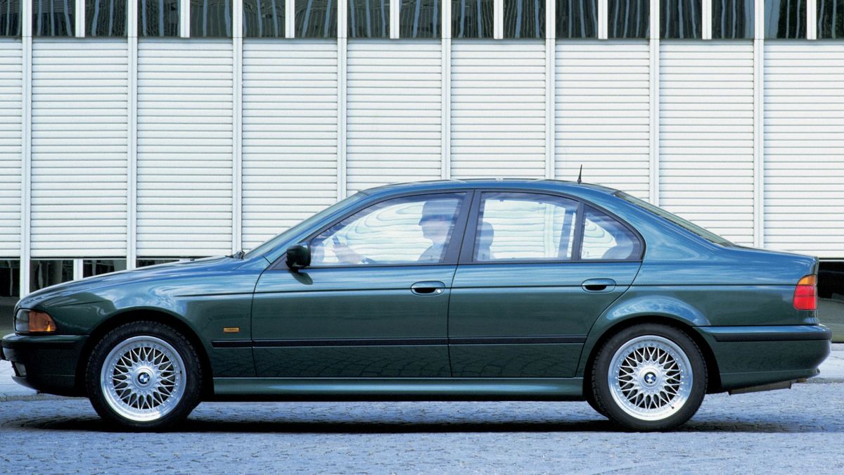 O takim aucie marzył Jaś. Niestety dowiedział się ile zapłaci za OC. Jaś już od najmłodszych lat samodzielnego życia musi kombinować