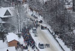 "Polacy jeżdżą na nartach, piją i imprezują". Zagraniczne media o poluzowaniu obostrzeń w Polsce