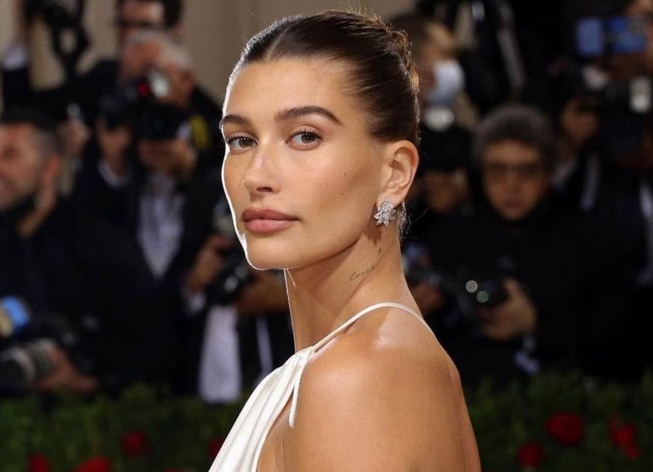 Ulubiona fryzura Hailey Bieber jest stylowa i praktyczna 