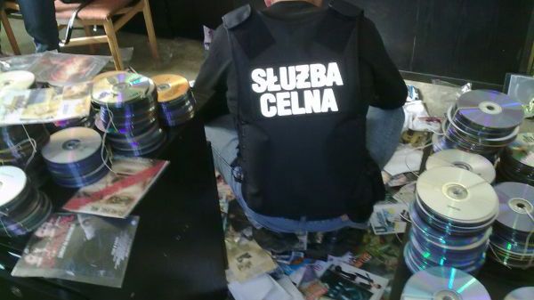 Służby celne będą śledzić piratów? 1