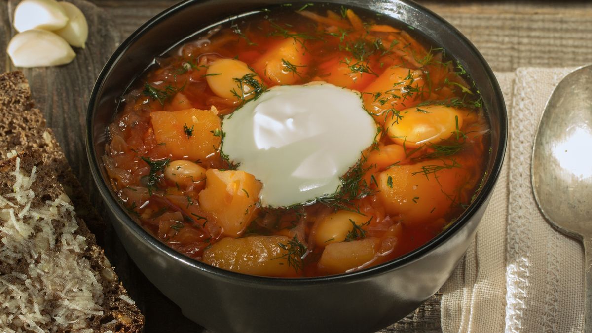 W kuchni ukraińskiej dania są często podawane ze śmietaną