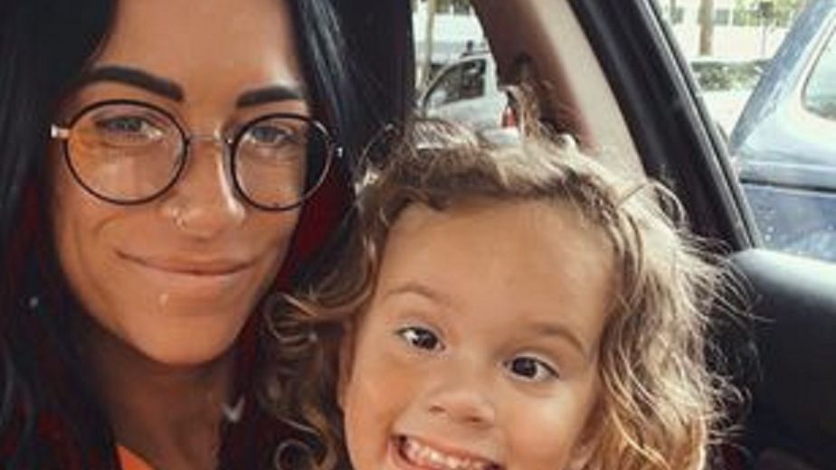 Nie wpuścili jej do restauracji. Mama została wyproszona za zbyt skąpy strój