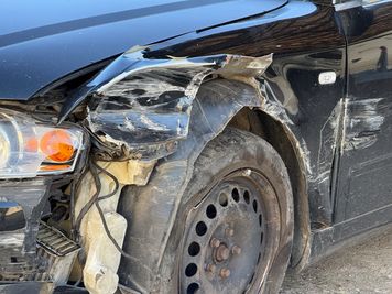 Pijany kierowca audi uszkodził barierki w Szamocinie. Był też poszukiwany