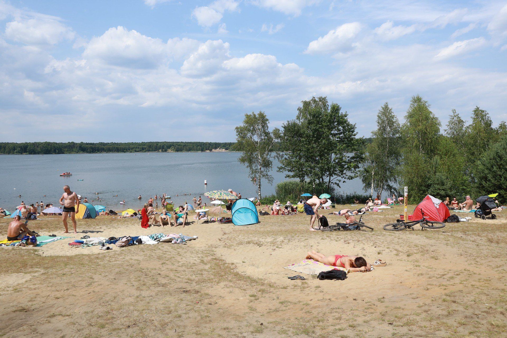 Zalew Chechło w Trzebini w upalny weekend