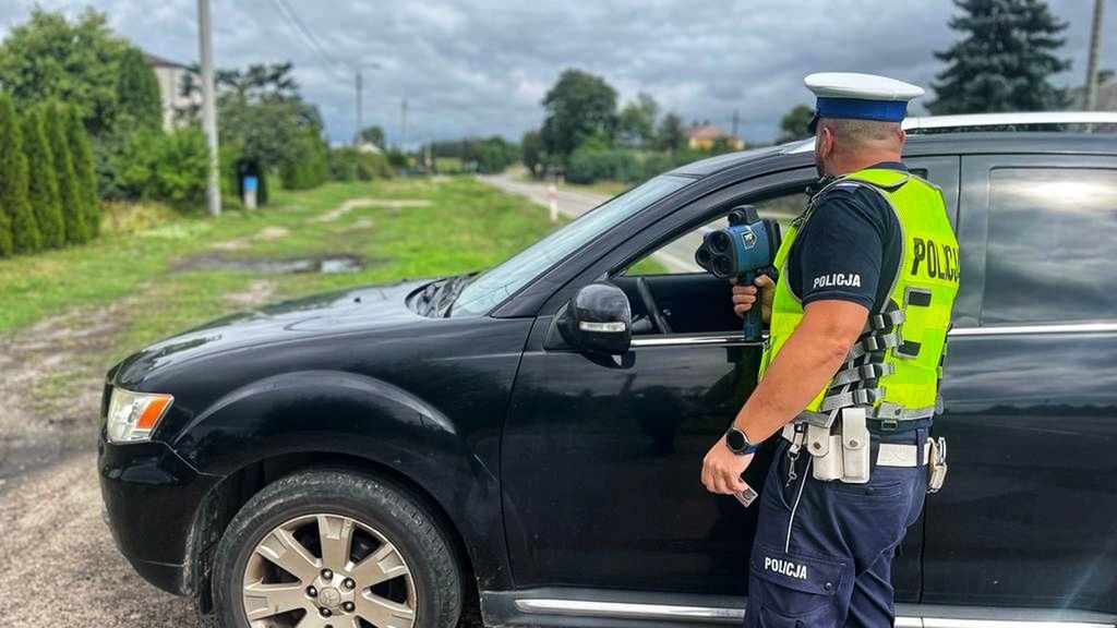 Za szybka jazda może skończyć się słonym mandatem. Nie tylko ona.