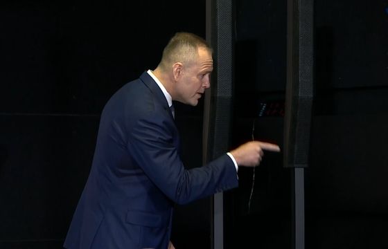 Prezydent wymachiwał dziennikarzowi TVN palcem. "Pan się ogarnie i słucha"