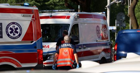 Wójcin: Uderzył autem w drzewo. Pasażerka trafiła do szpitala