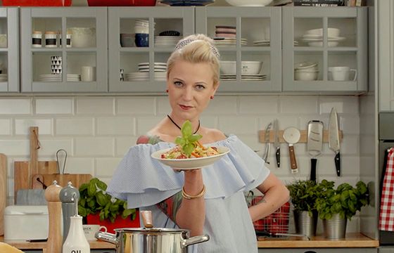 „Twoja kuchnia ma to coś” - Daria Ładocha w kampanii serów Apetina (wideo)