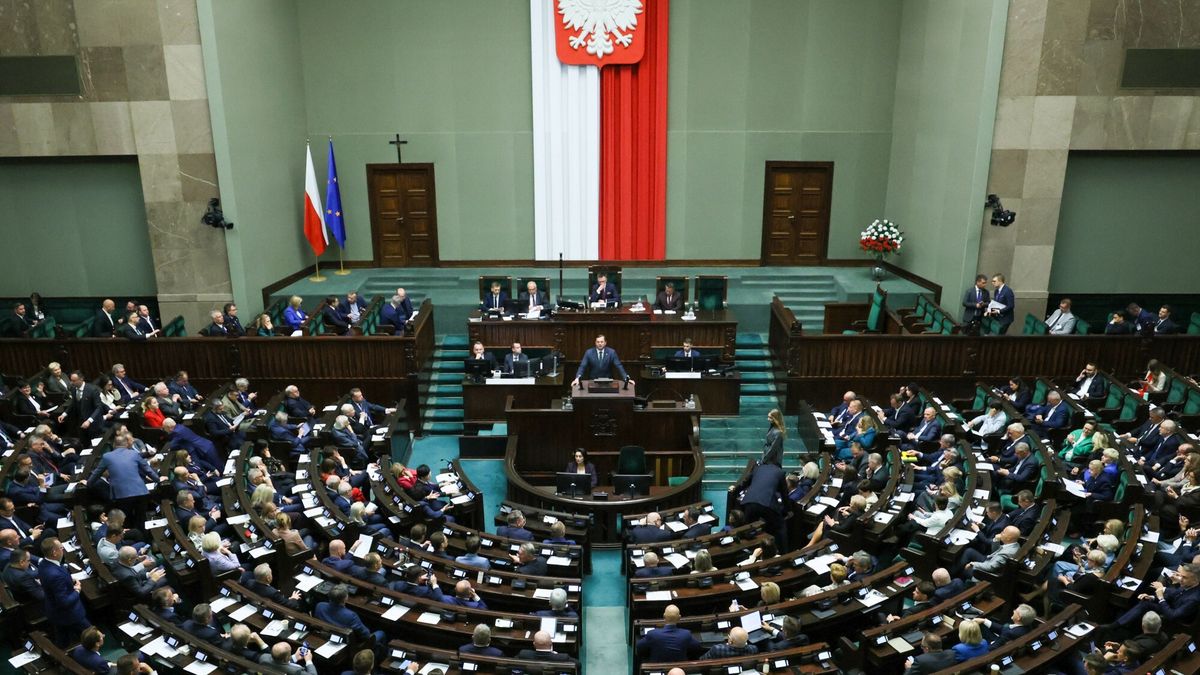 PiS wyprzedził KO w najnowszym sondażu
