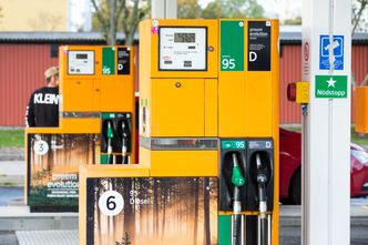 Szwedzi poszli pod prąd. Emisje CO2 będą wyższe, ale tankowanie tańsze
