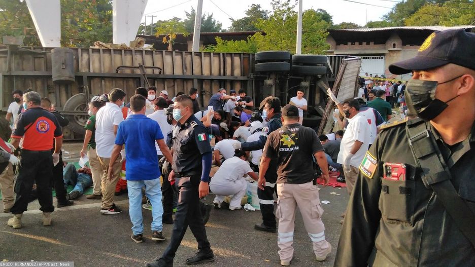 TemporaryPolice and rescue workers are seen after an accident in which at least 49 migrants died, in Tuxtla Gutierrez, state of Chiapas, Mexico, on December 9, 2021. - At least 49 migrants died Thursday after a trailer in which they were traveling clandestinely crashed into a retaining wall and overturned on a highway in the southern Mexican state of Chiapas, state prosecutors said. (Photo by SERGIO HERNANDEZ / AFP)SERGIO HERNANDEZ