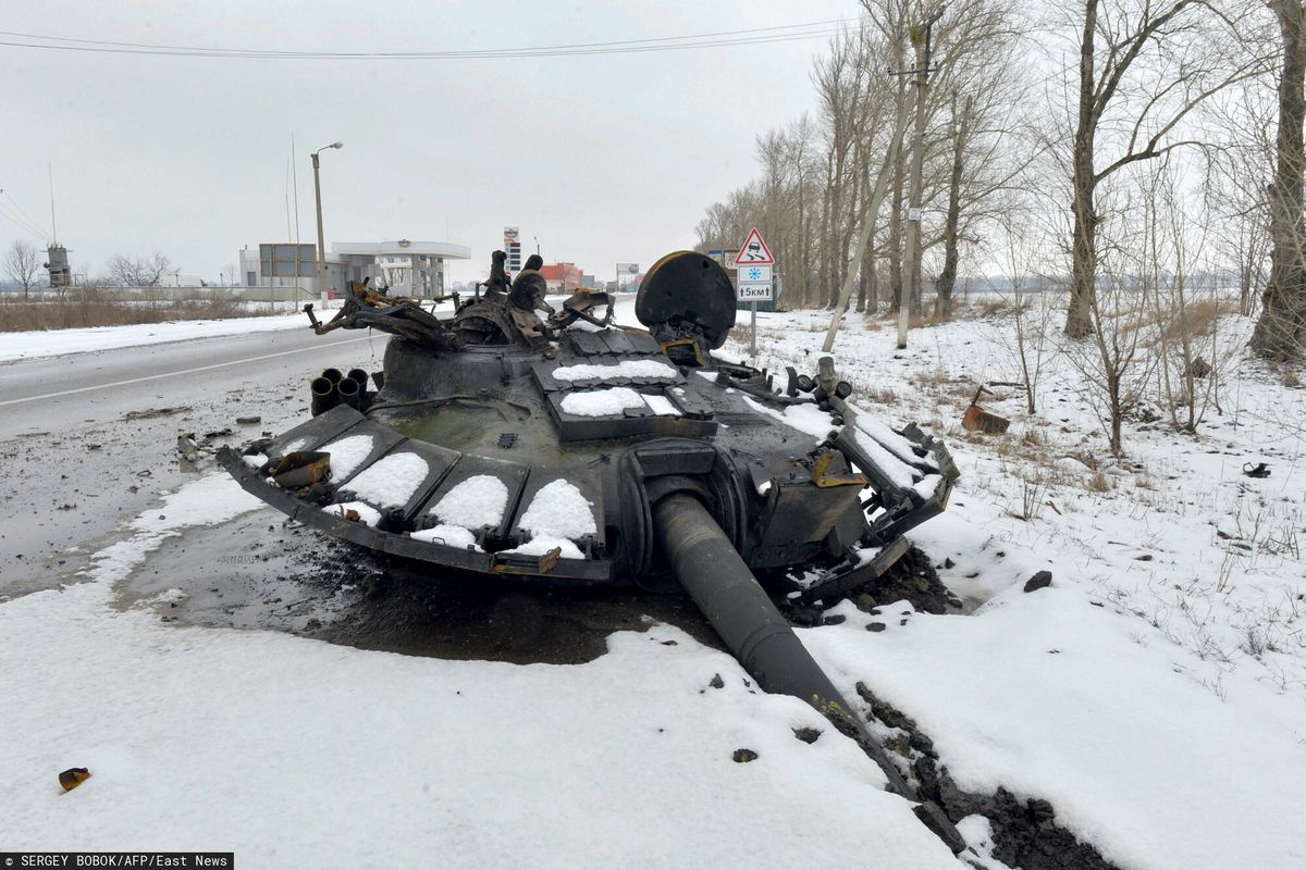 Wojna w Ukrainie. Zniszczony przez ukraińską armię czołg sił Rosji 