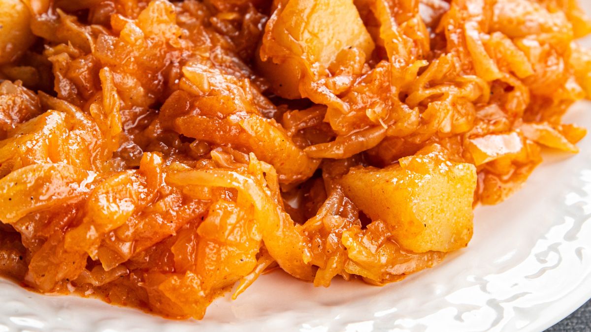 Zasmażana kapusta jest częstym dodatkiem do obiadu na Śląsku