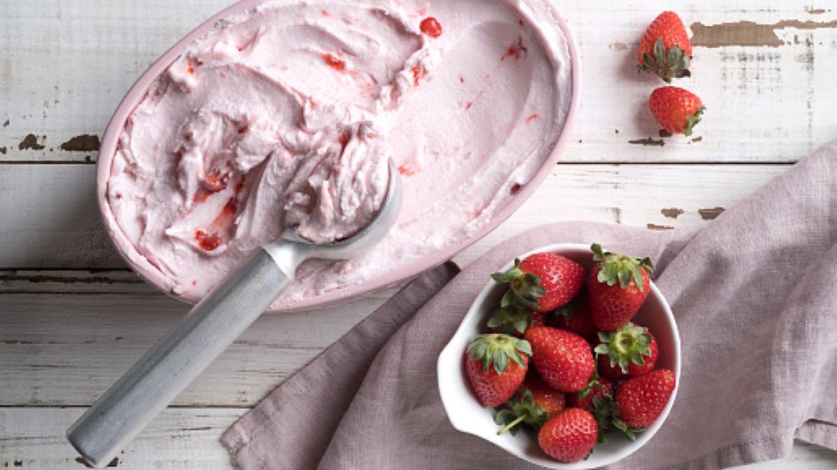 Do przygotowania lodów truskawkowych wystarczą trzy składniki