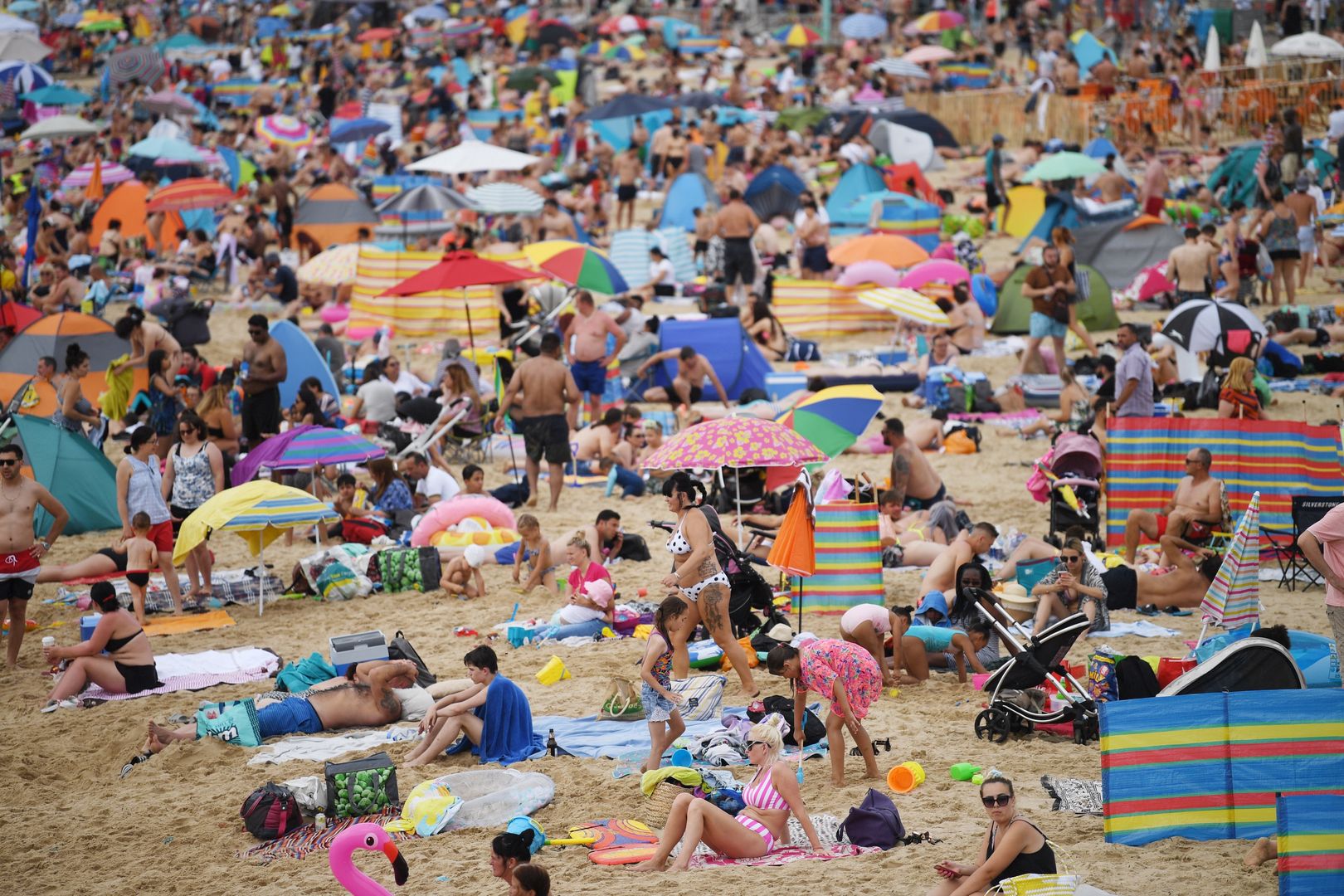 Tłumy na plażach.