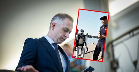 Wpuścili chińskiego robota do portu Wojska Polskiego. MON reaguje