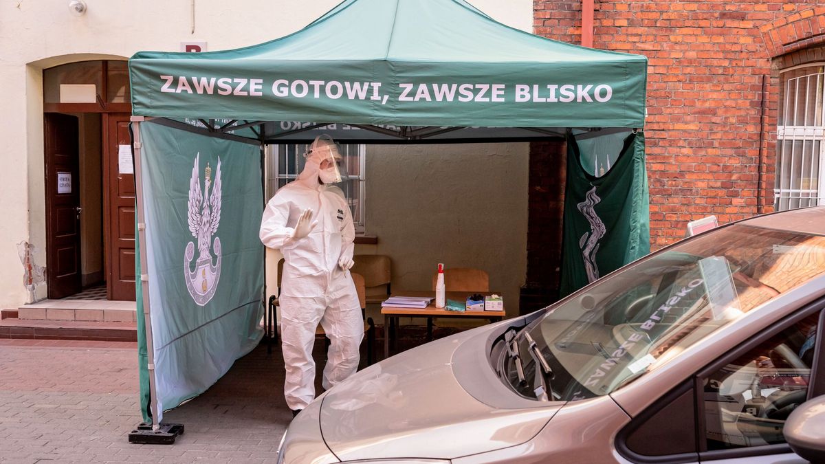 Koronawirus w Polsce. Ruszyły obowiązkowe mobilne punkty testów
