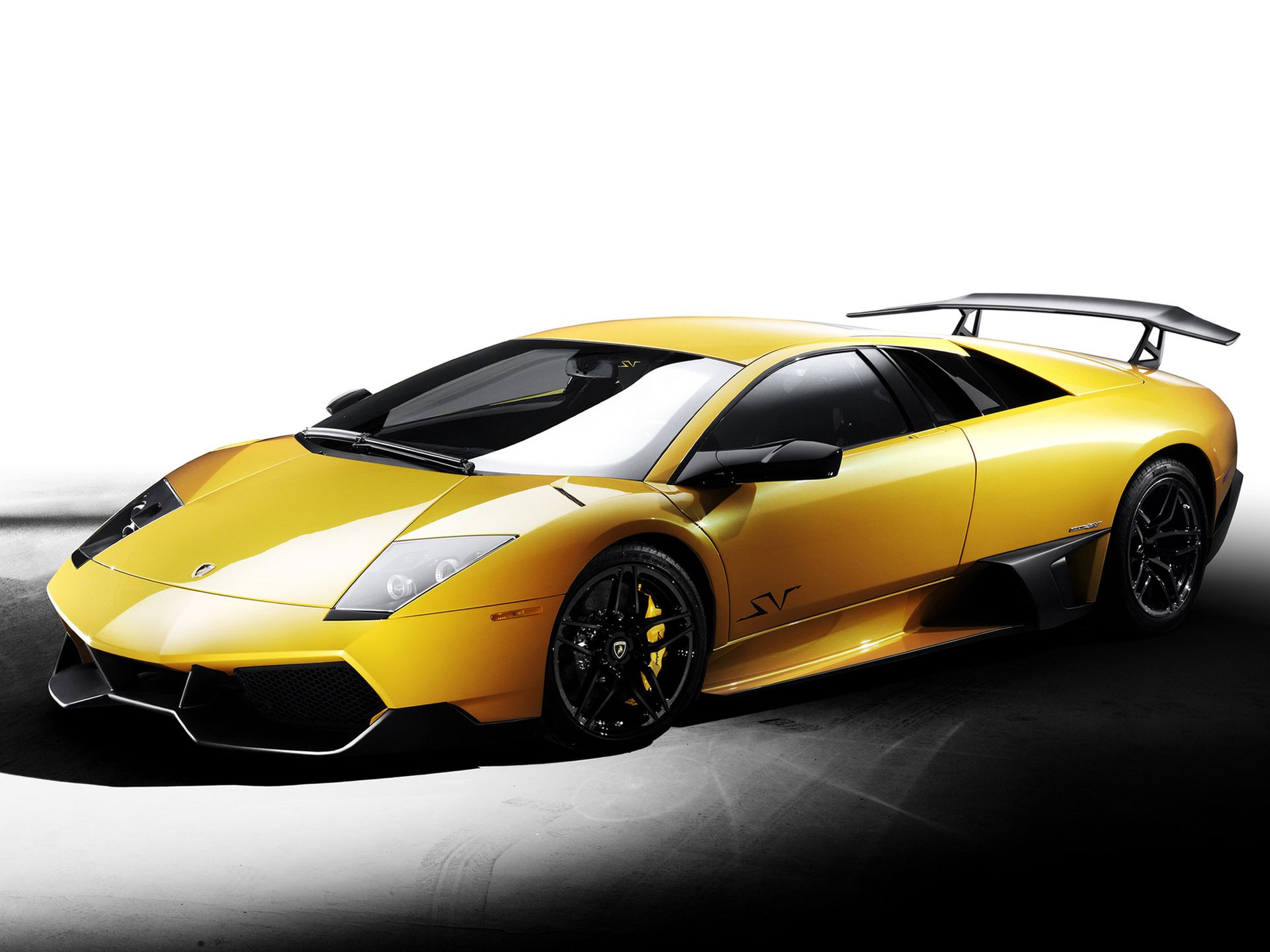 Od dekad z V12: ewolucja hipersamochodów Lamborghini 88