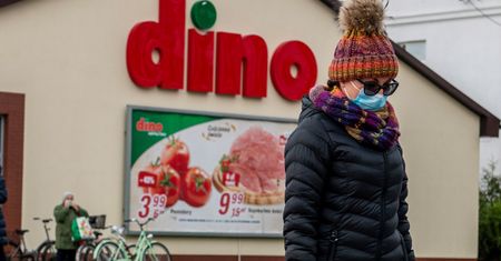 Zimno jak w chłodni. Odsłoniły kulisy pracy w Dino