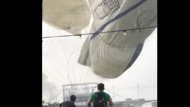 Kraków. Gwałtowna burza rozerwała balon widokowy