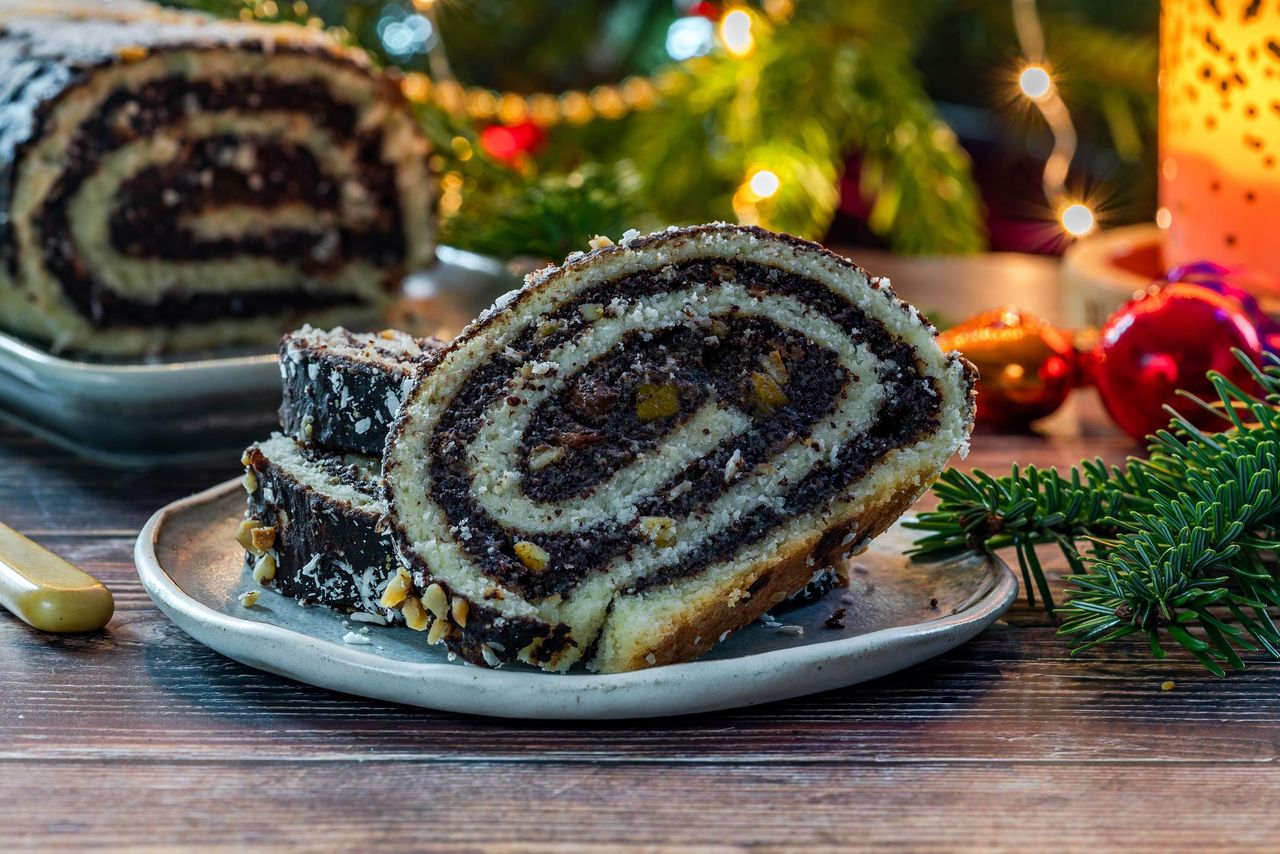 Strucla makowa pełna nadzienia: po spróbowaniu tej wersji nie wrócisz do sklepowej