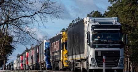 Firmy transportowe toną w długach. Do oddania jest ponad miliard złotych