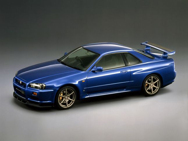 Bezpośredni poprzednik współczesnego modelu GT-R, czyli Nissan Skyline R34 GT-R.