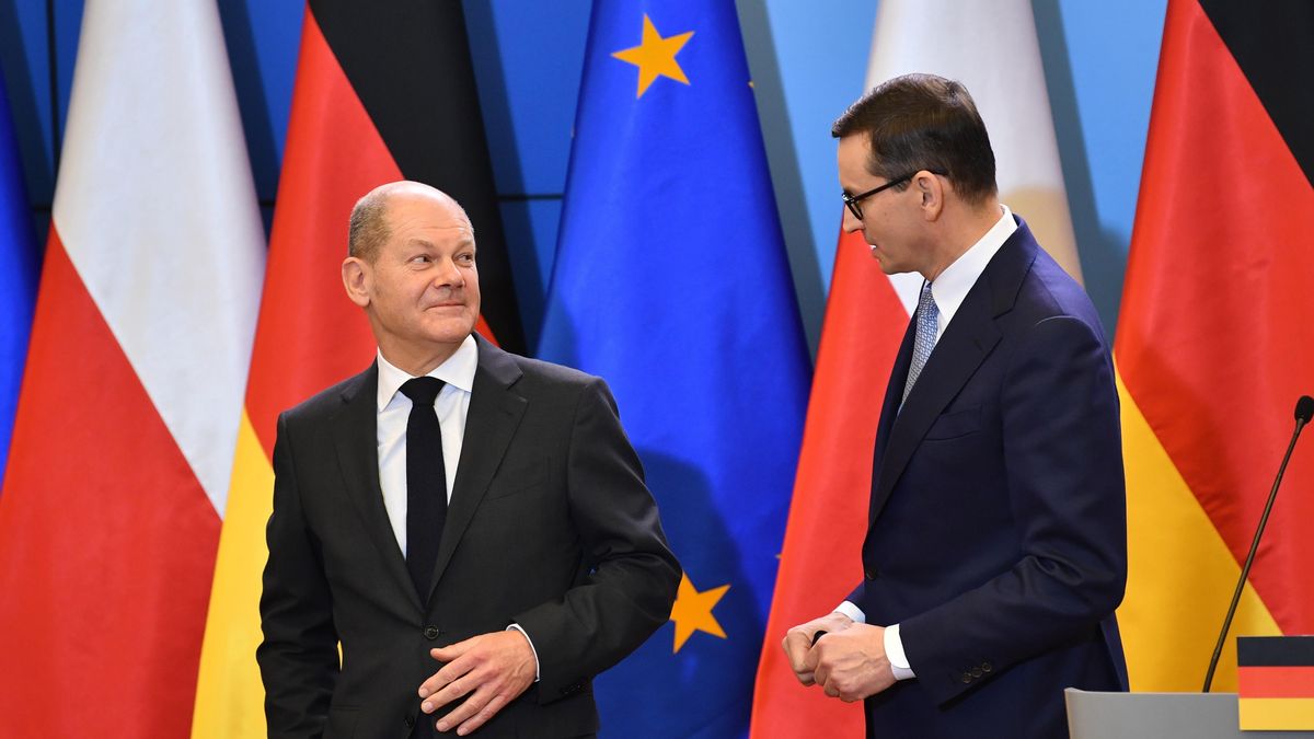 Olaf Scholz, Mateusz Morawiecki
Warszawa, 12.12.2021. Nowy kanclerz Niemiec Olaf Scholz (L) oraz premier Mateusz Morawiecki (P) na konferencji prasowej  w KPRM w Warszawie, 12 bm. po spotkaniu obu polityk�w dotycz�cym m.in. spraw unijnych, kwesti migracyjnych, energetycznych, a tak�e sytuacji na wschodniej granicy UE.   (rp/dw) PAP/Radek Pietruszka
Radek Pietruszka
briefing, dla medi�w, dyplomacja, kancelaria premiera, kanclerz, konferencja, nowy, pierwsza, po spotkaniu, polityk polityka, prasowa, premier, spotkanie z mediami, wizyta, zagraniczna