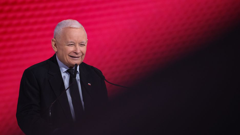 Katowice, 25.10.2025. Prezes PiS Jarosław Kaczyński podczas wystąpienia programowego w trakcie drugiego dnia konwencji programowej Prawa i Sprawiedliwości w Międzynarodowym Centrum Kongresowym w Katowicach, 25 bm. Konwencja odbywa się pod hasłem ?Myśląc: Polska?. W ramach konwencji przewidziano łącznie 132 panele dyskusyjne dotyczące m.in. bezpieczeństwa, spraw zagranicznych, wojska i zdrowia. (aldg) PAP/Art Service