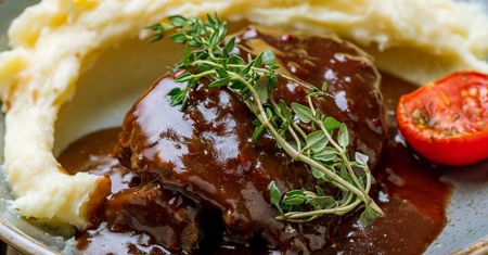 Przed laty każdy gardził, dziś to hit w najlepszych restauracjach. Kruche i pyszne mięso