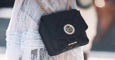 Rozchwytywana marka. Luksusowa odzież i dodatki Moschino nawet za pół ceny
