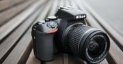 Nikon D5600 wychodzi z oferty. Był najlepiej sprzedającą się lustrzanką