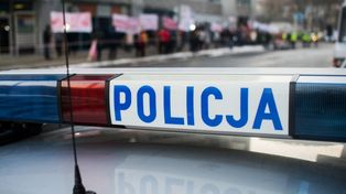 Ktoś uszkodził drzwi budynku byłej szkoły. Straty oszacowano na 4500 złotych