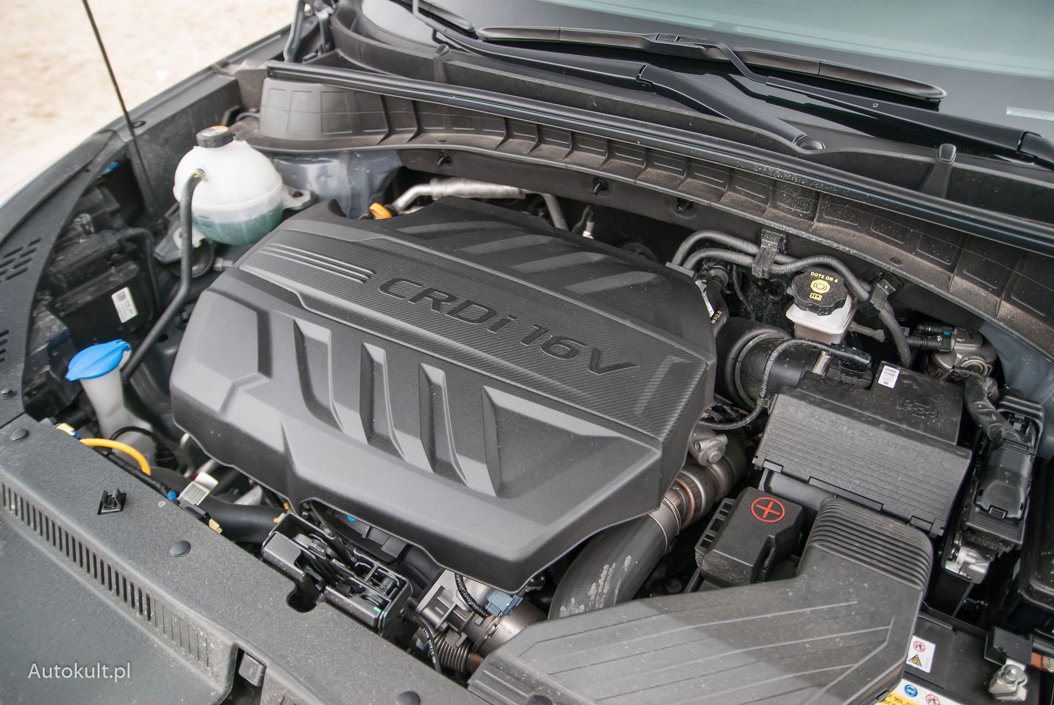 Potężny, 2-litrowy diesel wspomagany silnikiem elektrycznym.