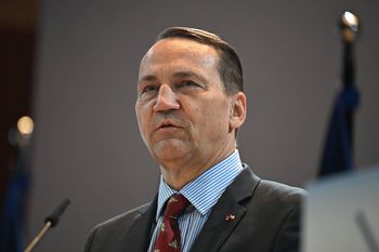 Polska przy stole negocjacyjnym? Sikorski apeluje ws. Ukrainy