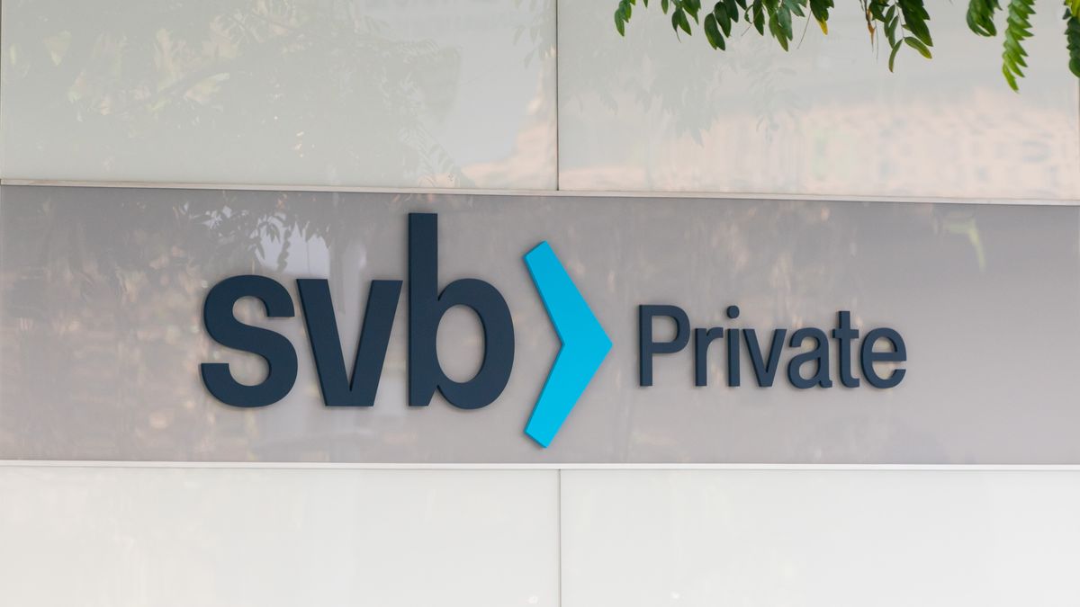 Beverly Hills Exteriors And Landmarks - 2023
BEVERLY HILLS, CA - MARCH 17: General views of the SVB, Silicon Valley Bank branch on March 17, 2023 in Beverly Hills, California.  (Photo by AaronP/Bauer-Griffin/GC Images)
AaronP/Bauer-Griffin
svb, bank failure, wealth management, bank, los angeles, city of beverly hills, beverly hills, landmark, 230317b6