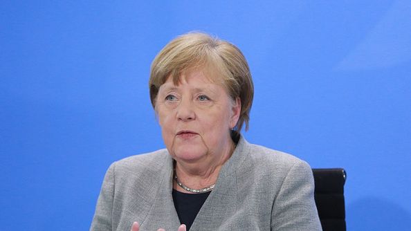 Angela Merkel posiada doktorat z chemii. 