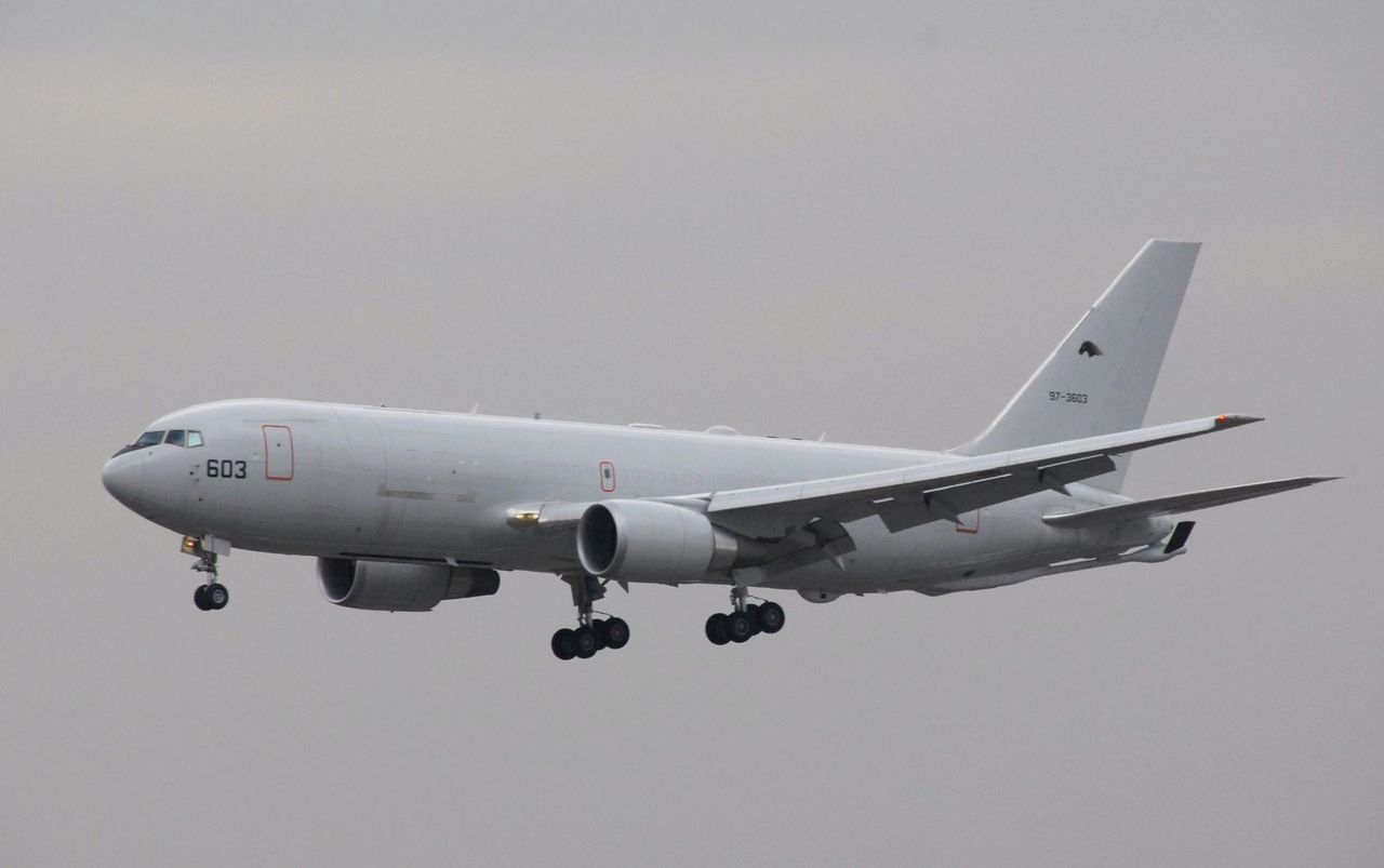 KC-767 dostarcza sprzęt Ukrainie. Co to za maszyna?