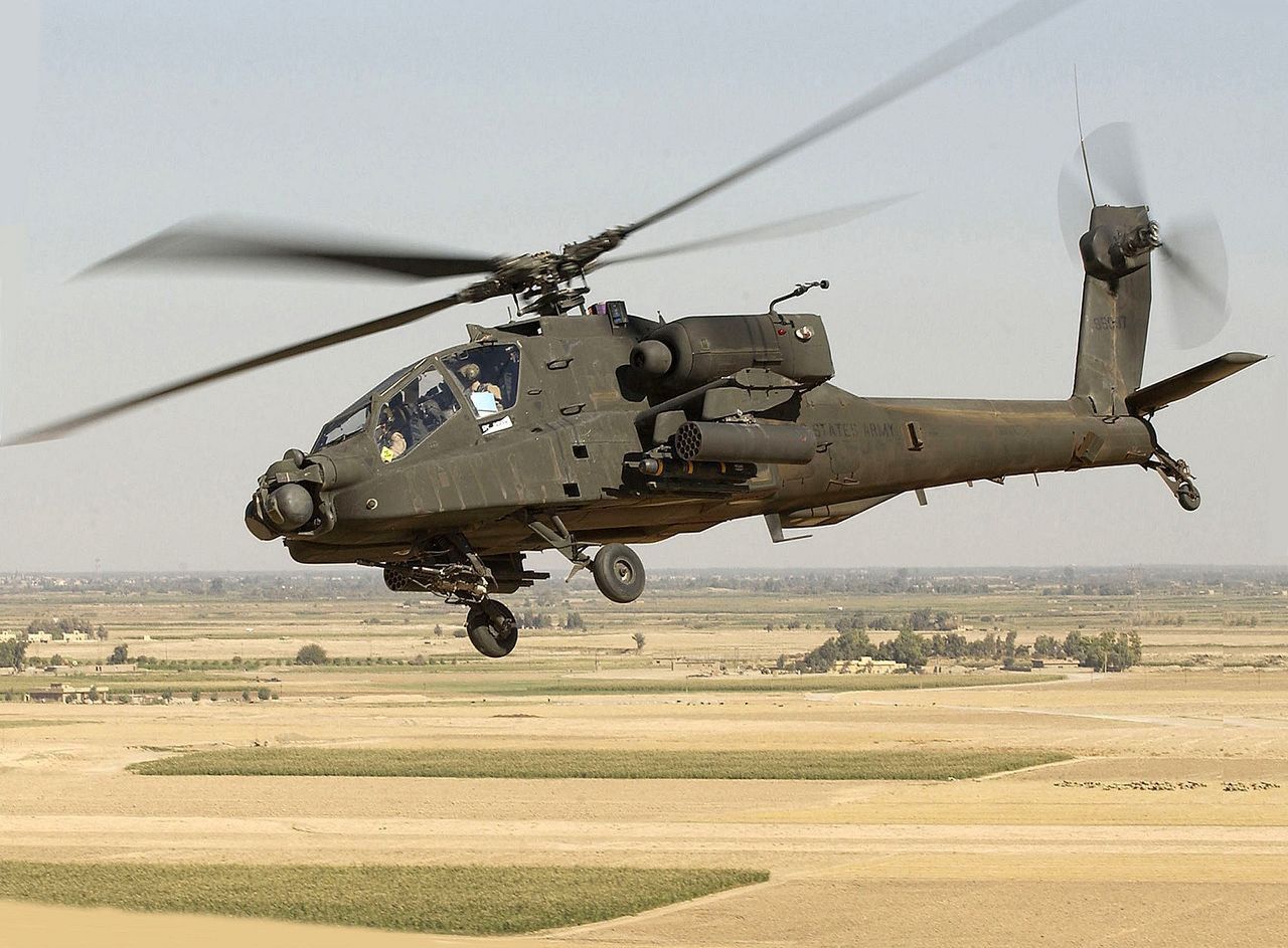 Amerykańskie śmigłowce AH-64 Apache wylądowały w Polsce. Odwiedziło nas 13 takich maszyn
