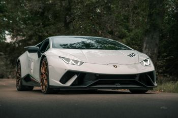 Przejazdy Lamborghini, Ferrari, McLaren i innymi sportowymi autami podczas Dni Chełma