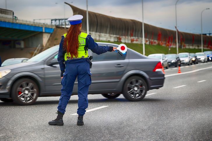 Pijana 47-latka zatrzymana w gminie Ożarów. Miała ponad 1,2 promila alkoholu