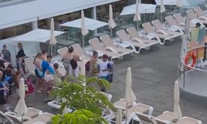 Codzienna bitwa o leżaki w hotelu. "Tłum nadciągał z obu kierunków"
