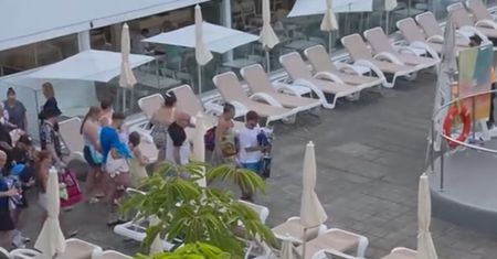 Czekali ponad godzinę. Potem rzucili się na leżaki. Nagranie to hit