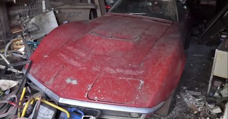 Chevy Corvette 427 z 1968 roku spędził dekady w garażu. Właściciel ukrył go po pościgu