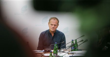 "Siali panikę". Tusk wskazuje sprawców