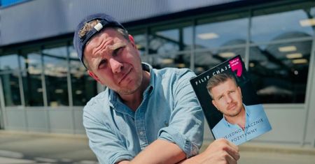 Filip Chajzer zapowiedział nową książkę. Opowie o życiowych traumach? "Mocniejsza i bardziej hardkorowa"