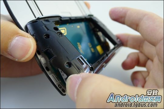 Sony Ericsson Xperia Play rozebrany na części pierwsze [galeria] 7