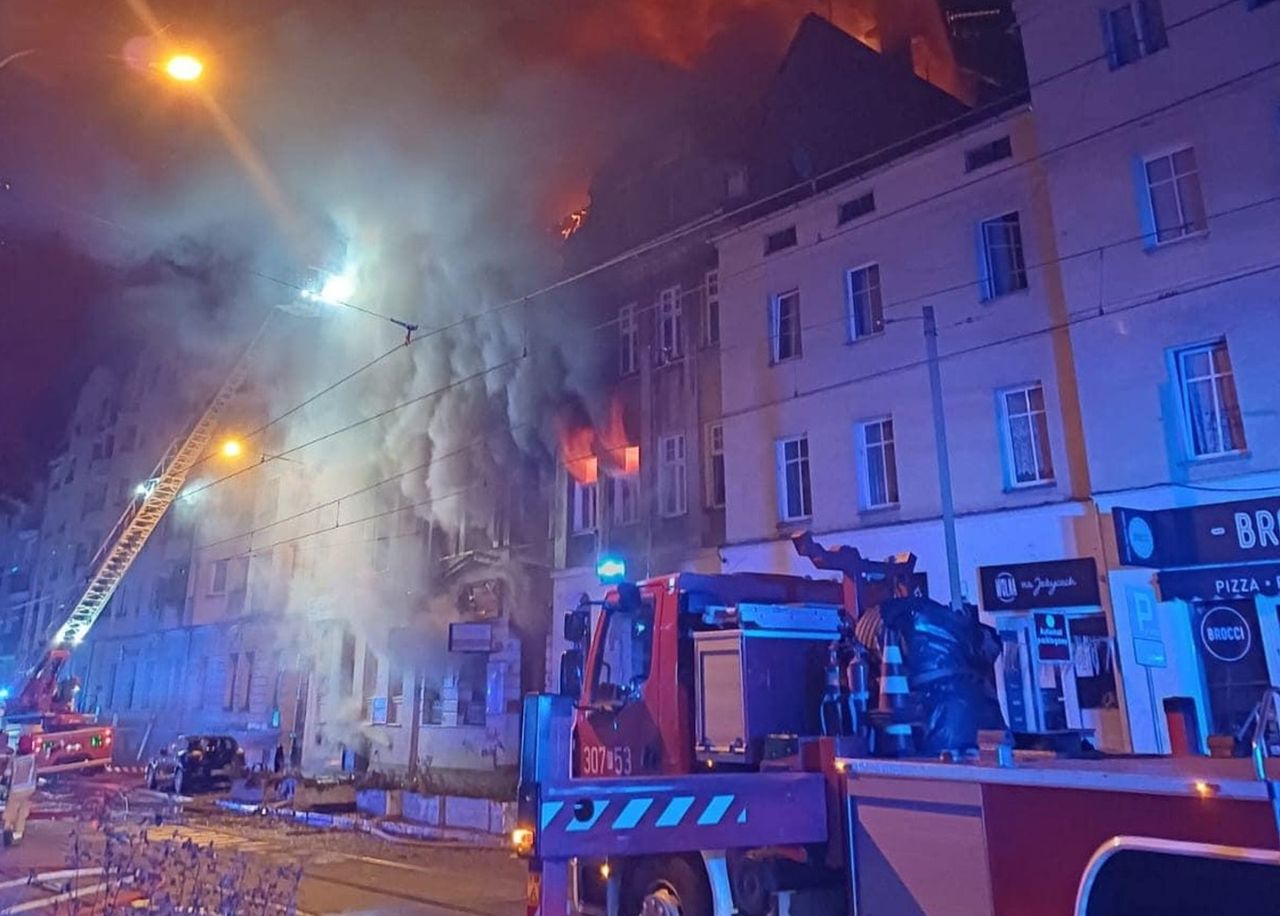 Poznań: "Najtragiczniejsza akcja w historii". Mija rok od wielkiego pożaru kamienicy. Strażacy uczczą pamięć zmarłych kolegów