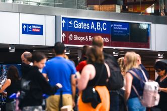 Koniec limitu 100 ml. Kolejne lotnisko znosi zakaz